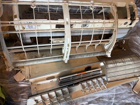 名古屋市南区 柴田 お掃除機能付きエアコンクリーニング Before