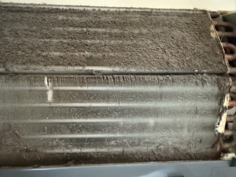 名古屋市西区 中小田井 お掃除機能付きエアコンクリーニングBefore