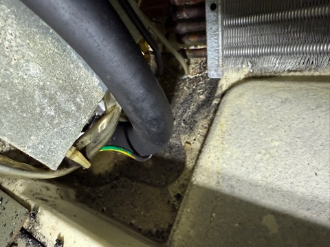 名古屋市港区 港明 ショッピングモール 業務用エアコン Before